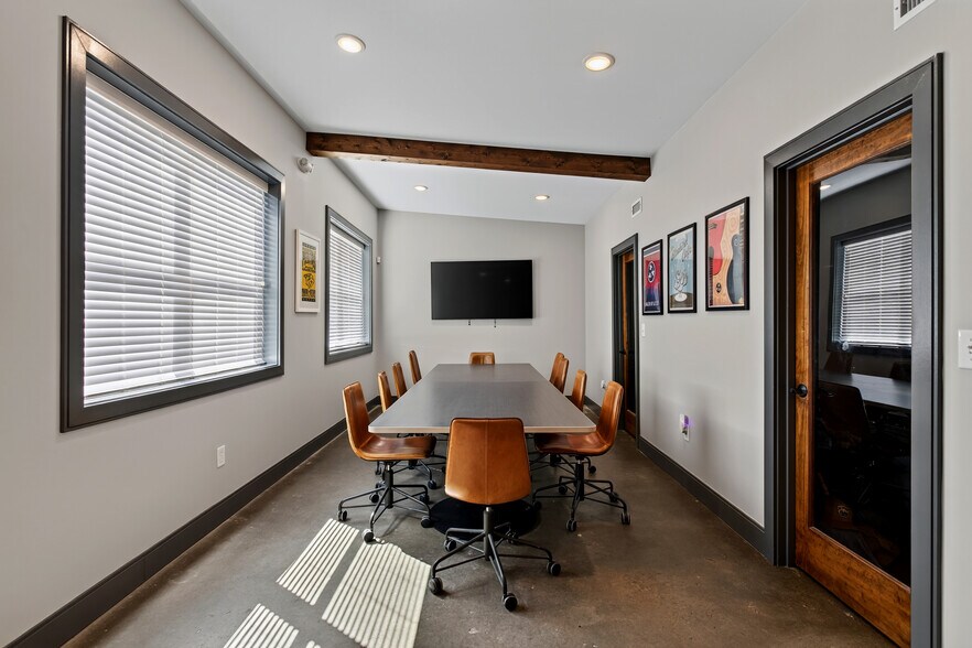 More Photos Of 2305 Cruzen St, Nashville Service For Sale