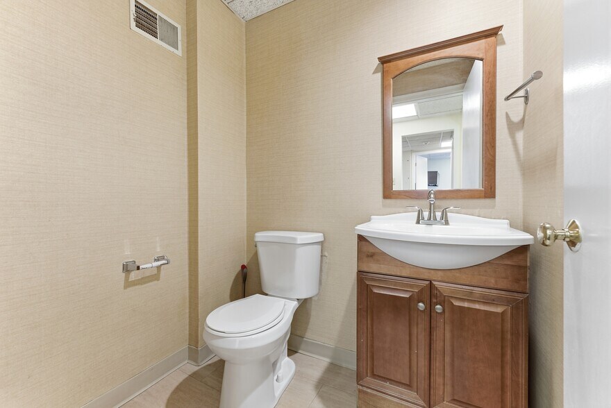 More Photos Of 1307 Stuyvesant Ave, Union Township Office For Sale