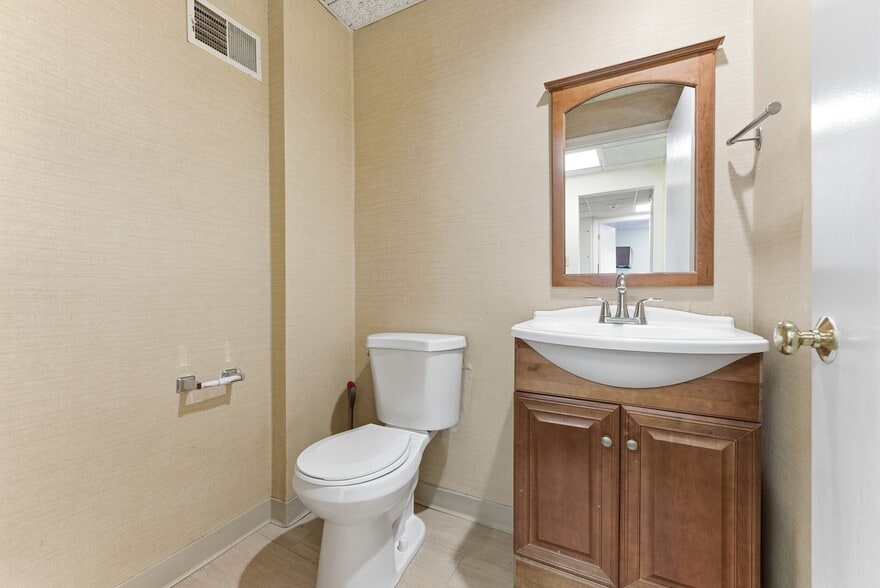 More Photos Of 1307 Stuyvesant Ave, Union Township Office For Sale