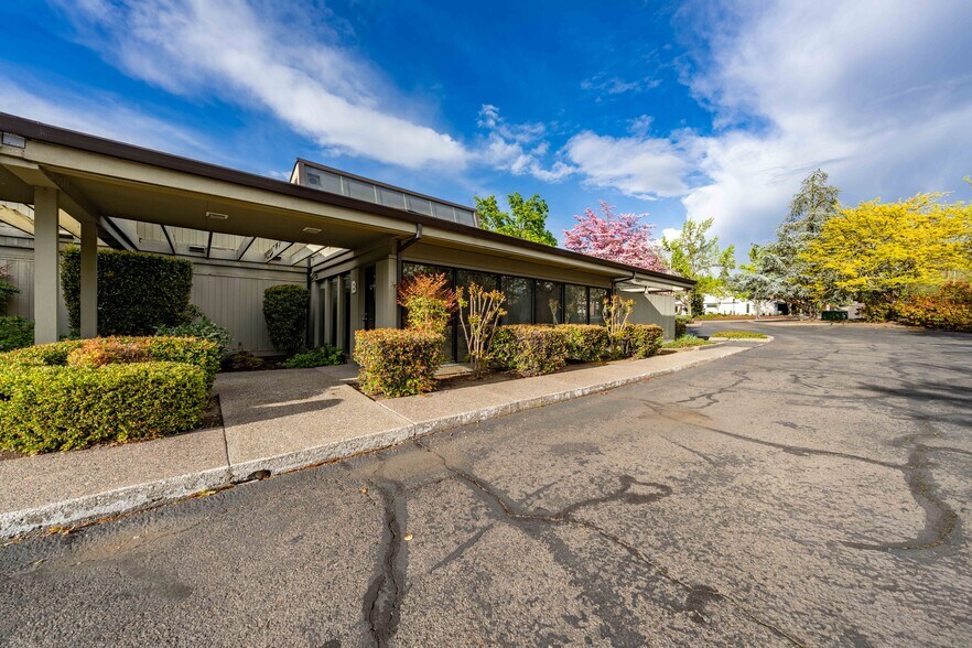 More Photos Of 537 Murphy Rd, Medford Medical For Lease