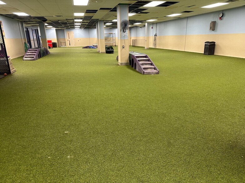 More Photos Of 222 N 44th St, Lincoln Freestanding For Sale