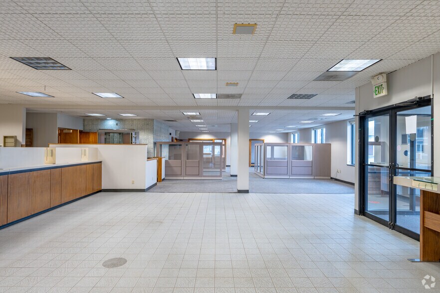 More Photos Of 6840 Erie Rd, Derby Bank For Sale