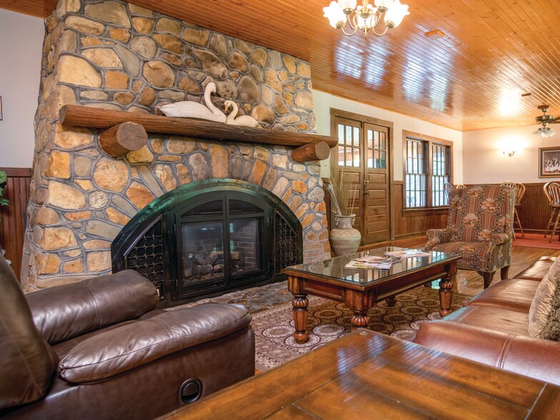 More Photos Of 86 Lily Pad Ln, Flat Rock Hotel For Sale