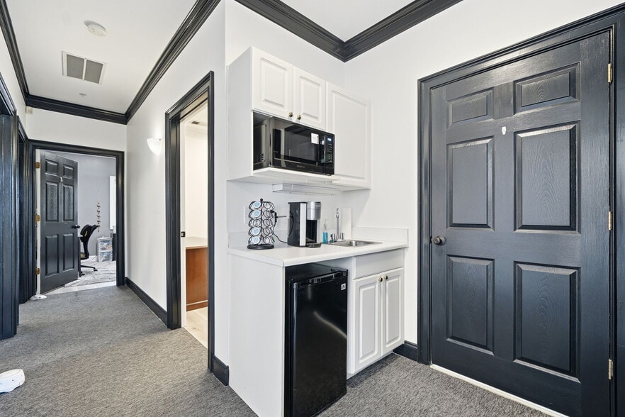 More Photos Of 234-242 Creekstone Rdg, Woodstock Office For Sale