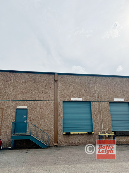 More Photos Of 3370 N Peoria St, Aurora Warehouse For Lease