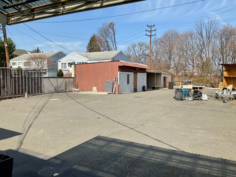 More Photos Of 1 Sago St, Clifton Flex For Lease