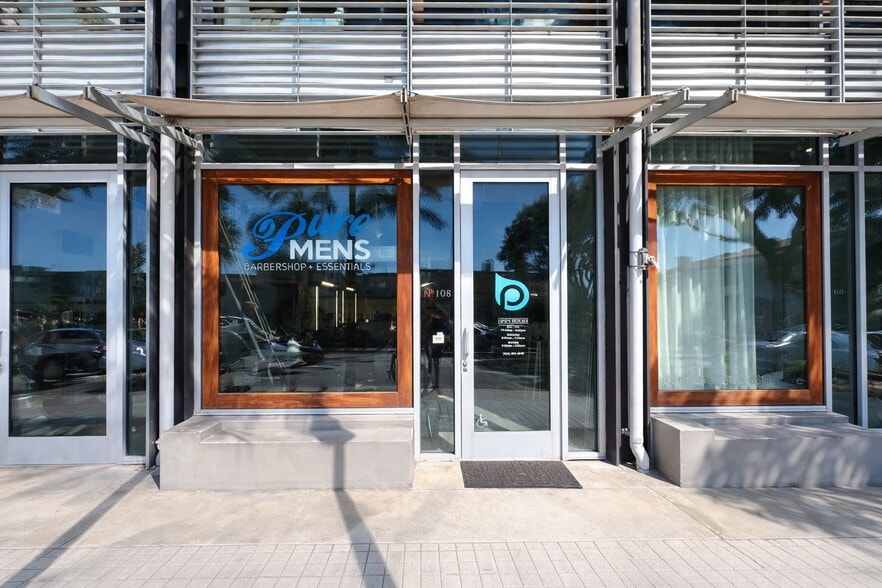 More Photos Of 1300 Highland Ave, Manhattan Beach General Retail For Sale