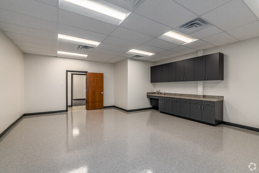 More Photos Of 2020 Rutland Dr, Austin Unknown For Lease