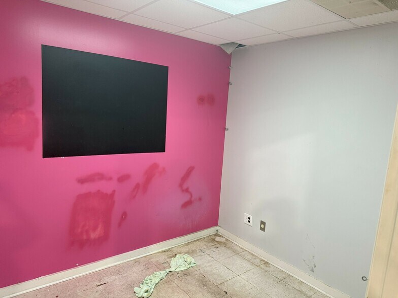 More Photos Of 1709 US-258, Tarboro Warehouse For Lease