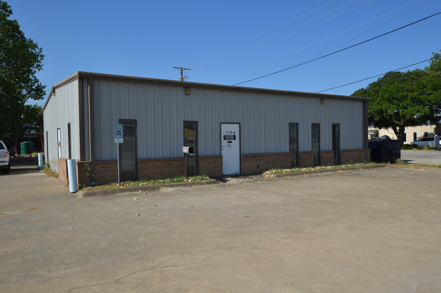 Primary Photo Of 1726 Commerce St, Garland Warehouse For Lease