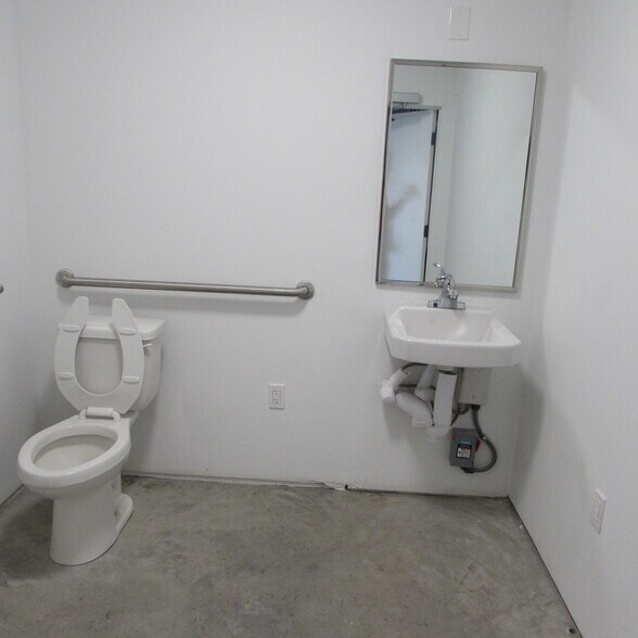 More Photos Of 5100-5120 Pine Island Rd NW, Bokeelia Supermarket For Sale