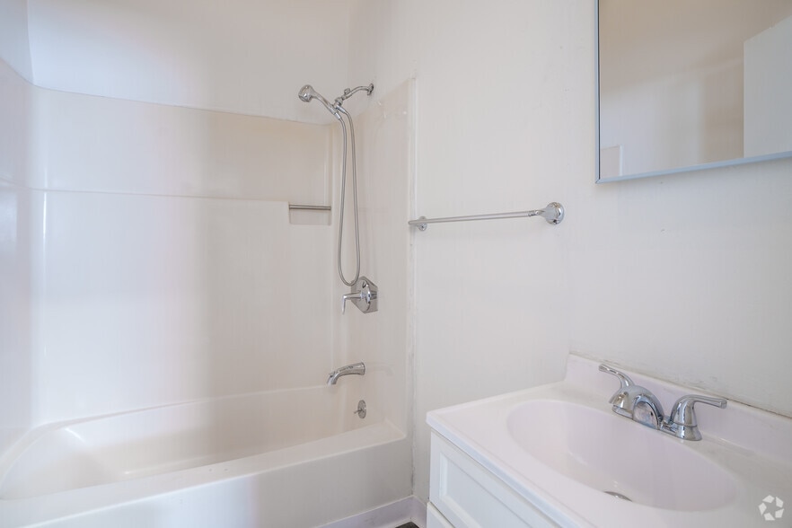 More Photos Of 4401 San Leandro St, Oakland Apartments For Sale