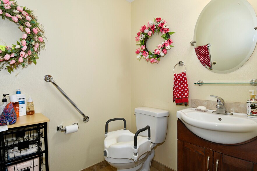More Photos Of 2091 Spruce Ave, Woodland Assisted Living For Sale