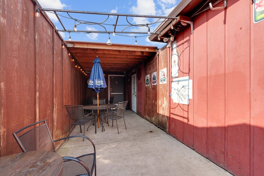 More Photos Of 335 E 3rd St, Lafayette Bar For Sale