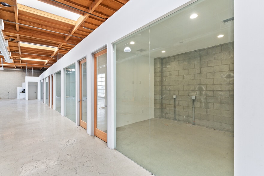 More Photos Of 13100 Yukon Ave, Hawthorne Research And Development For Lease
