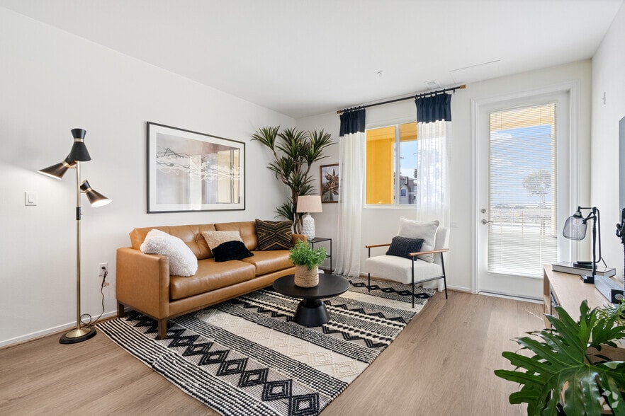 More Photos Of 6838-6874 Northbank Dr, Ventura Apartments For Lease