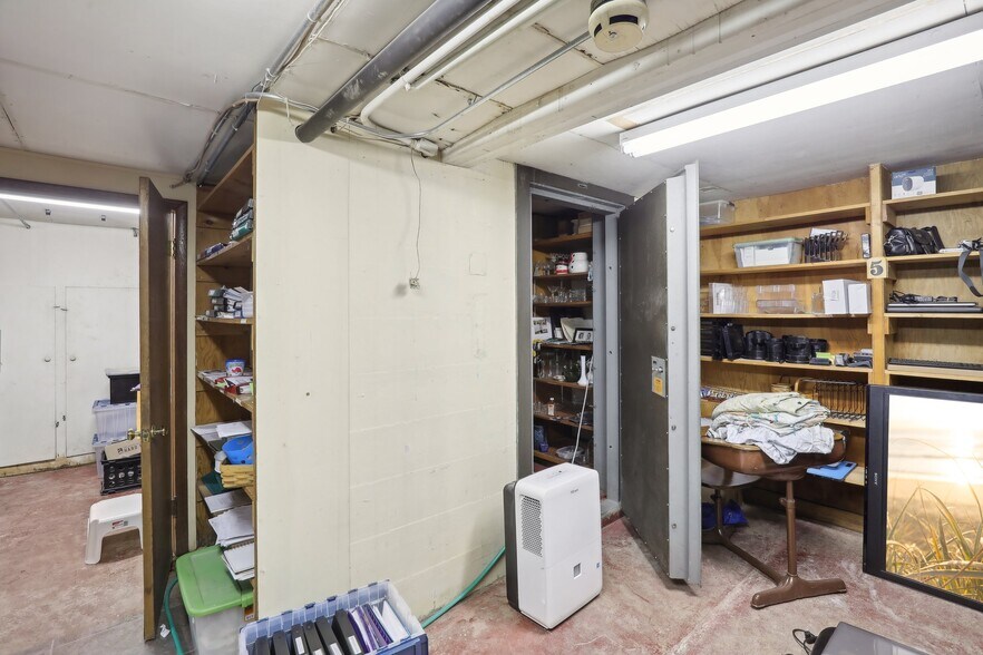 More Photos Of 101 Jones St, Barneveld General Retail For Sale