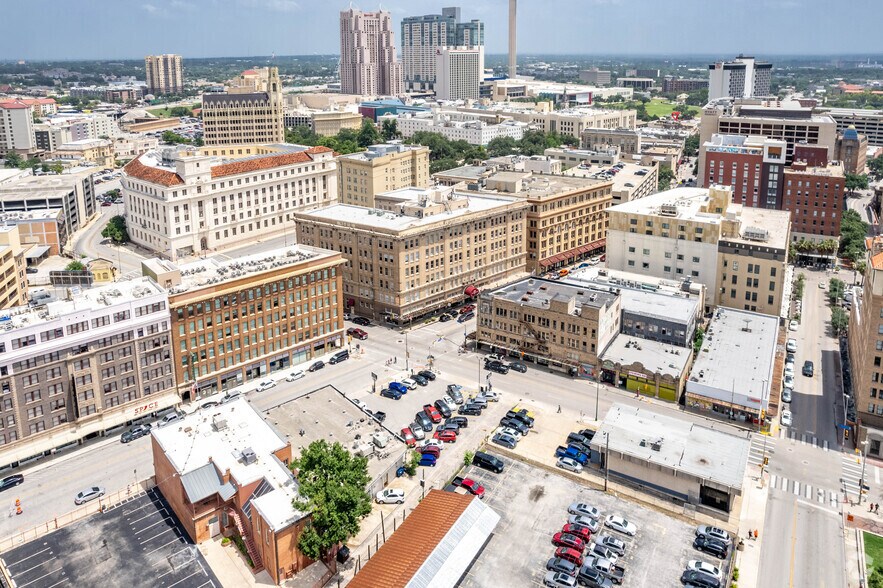 More Photos Of 118 Broadway St, San Antonio Office For Lease
