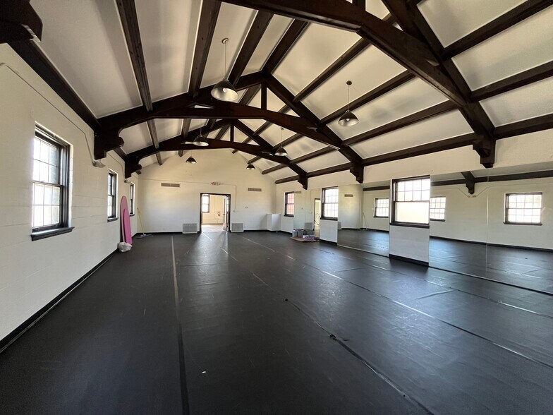 More Photos Of 4121 N Wilson Dr, Milwaukee Lodge Meeting Hall For Sale