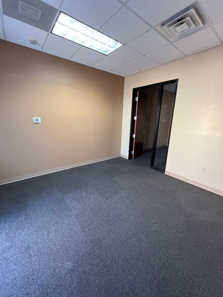 More Photos Of 15825 S 46th St, Phoenix Office For Sale
