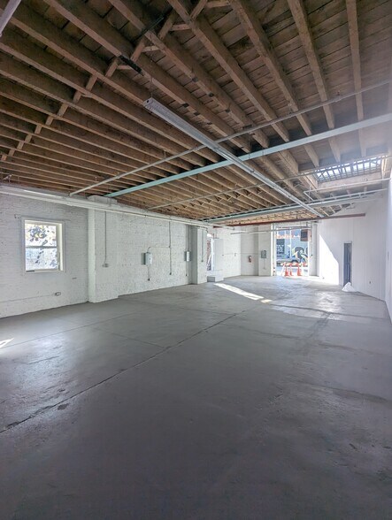 Primary Photo Of 27 Knickerbocker Ave, Brooklyn Industrial For Sale