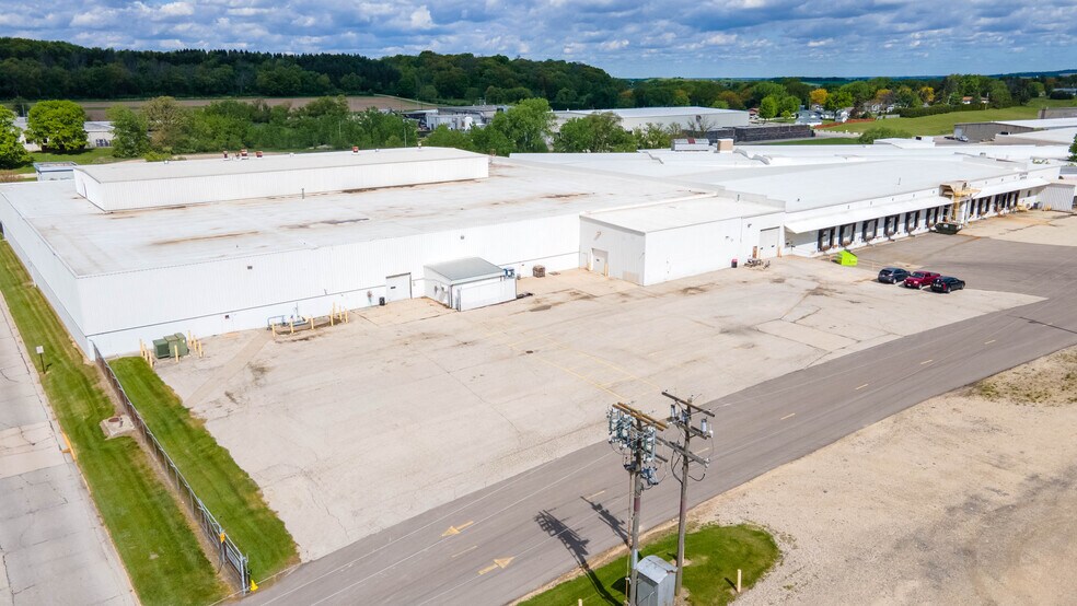 More Photos Of 403 Degner Ave, Mayville Manufacturing For Lease