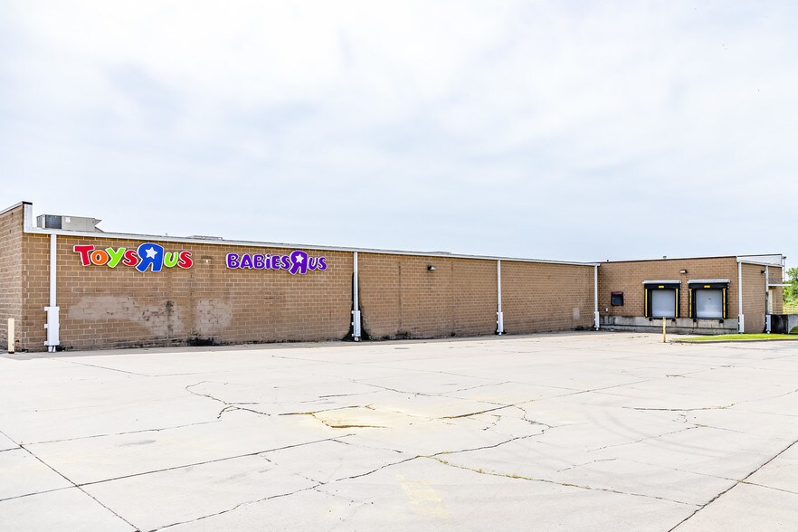More Photos Of 2425-2439 Wiley Blvd SW, Cedar Rapids General Retail For Sale