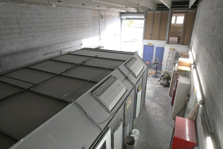 More Photos Of 1756 W 41st St, Hialeah Auto Repair For Lease