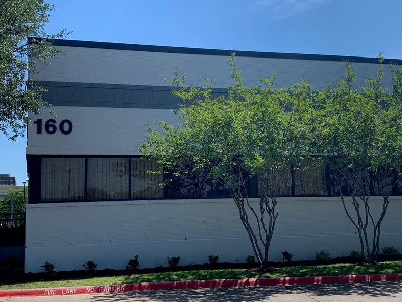 More Photos Of 152-160 Continental Ave, Dallas Freestanding For Lease