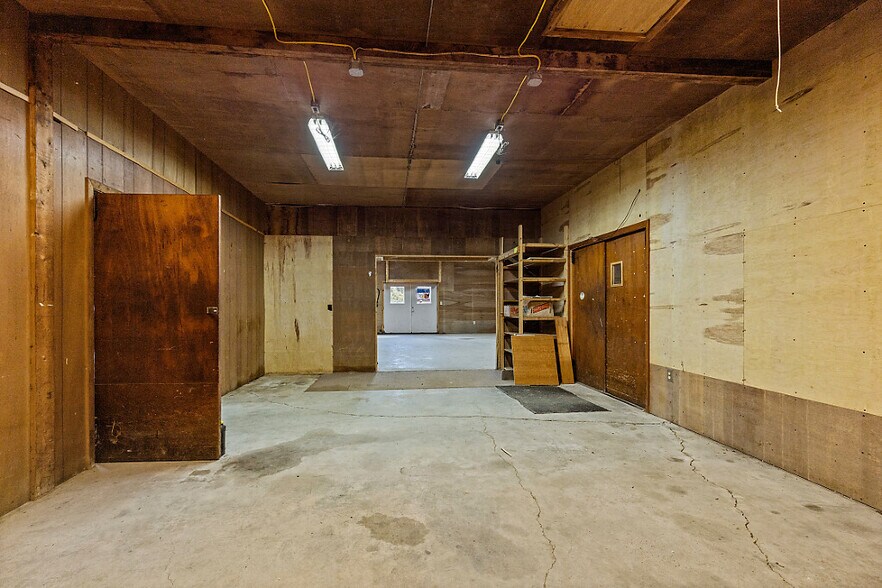 More Photos Of 53 Neck Rd, Benton General Retail For Sale