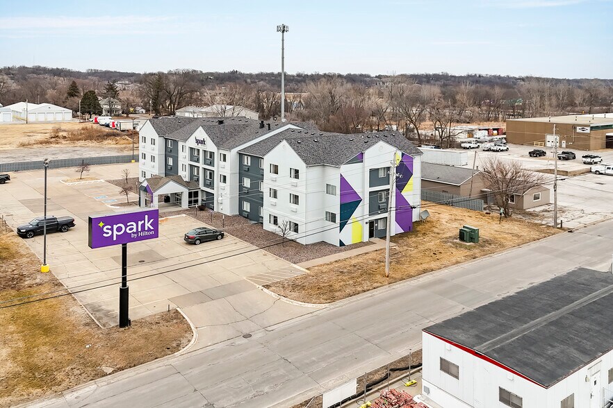 More Photos Of 2705 48th Ave, Moline Hotel For Sale