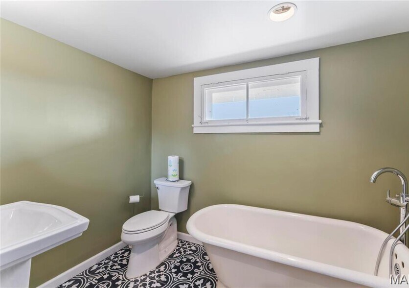 More Photos Of 876 W State St, Jacksonville Hospitality For Sale