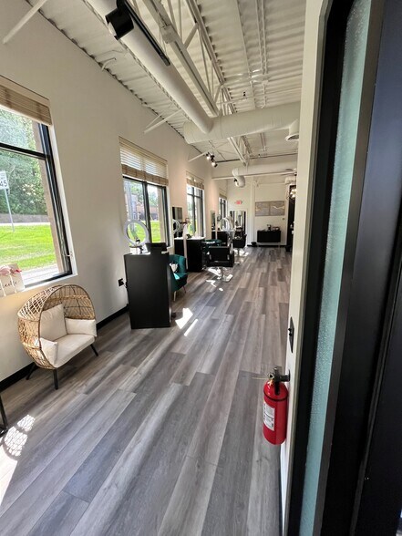 More Photos Of 121 23rd Ave SW, Rochester Veterinarian Kennel For Sale