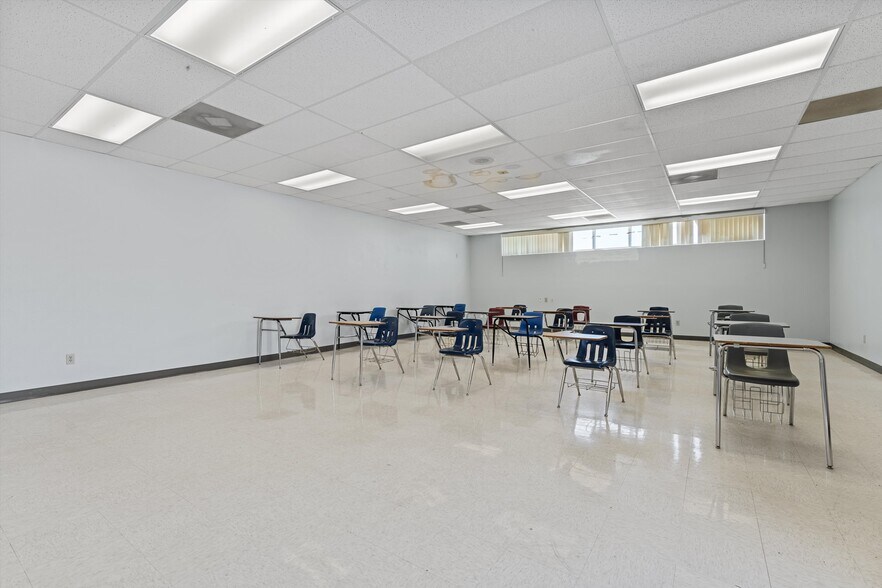 More Photos Of 3700 W Avenue L, Lancaster Schools For Lease