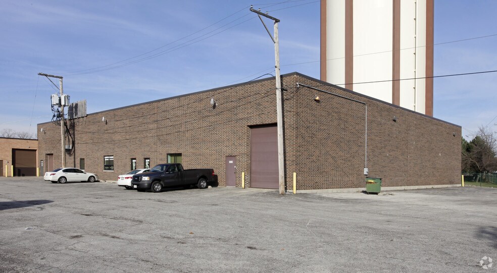 More Photos Of 2039 Foster Ave, Wheeling Warehouse For Lease