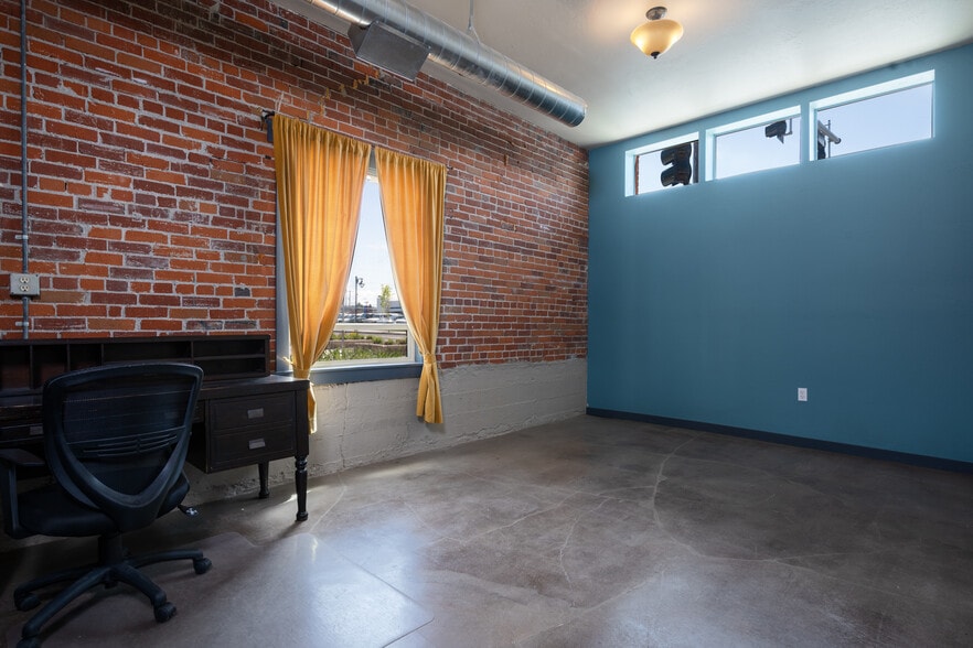 More Photos Of 429-431 E Sprague Ave, Spokane Freestanding For Lease