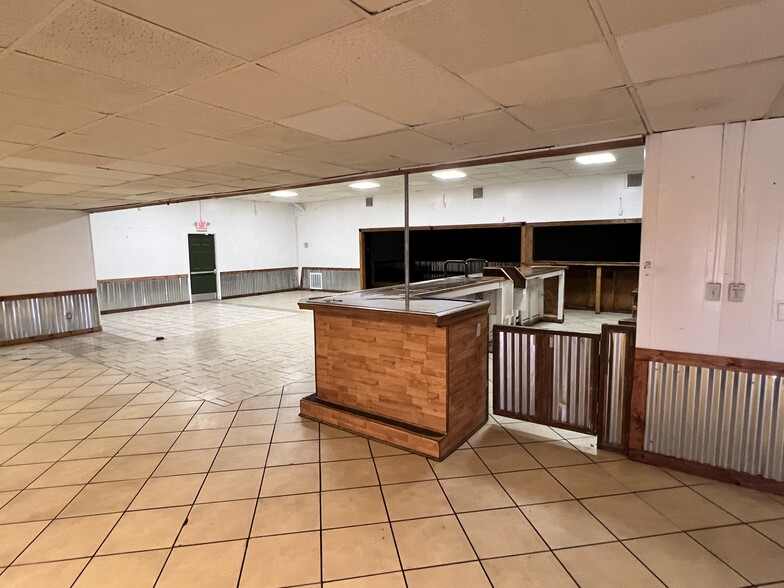 More Photos Of 612 Slater St, Kings Mountain Flex For Lease