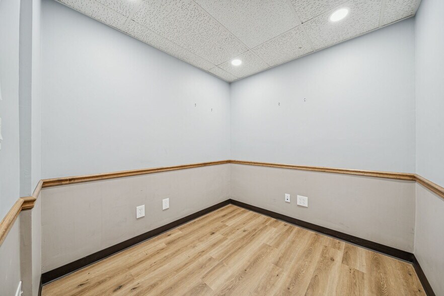More Photos Of 985 Penn St, Brackenridge Medical For Sale