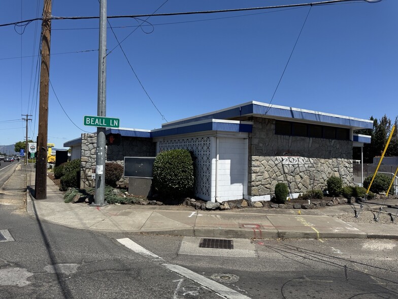 More Photos Of 990 S Front St, Central Point Medical For Sale