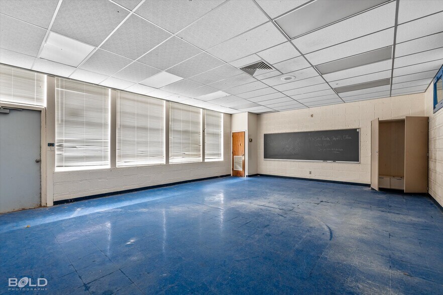 More Photos Of 200 All Saints Rd, Pelican Schools For Sale