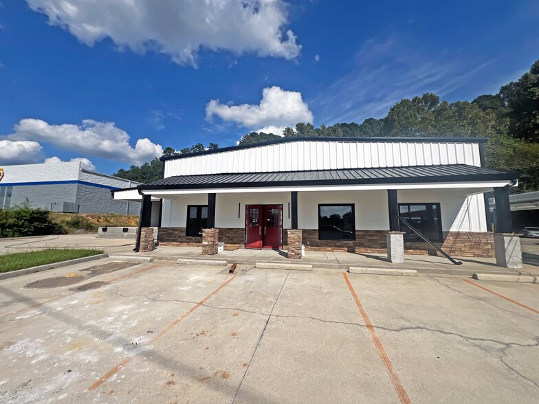 More Photos Of 3543 Pelham Pky, Pelham Showroom For Lease