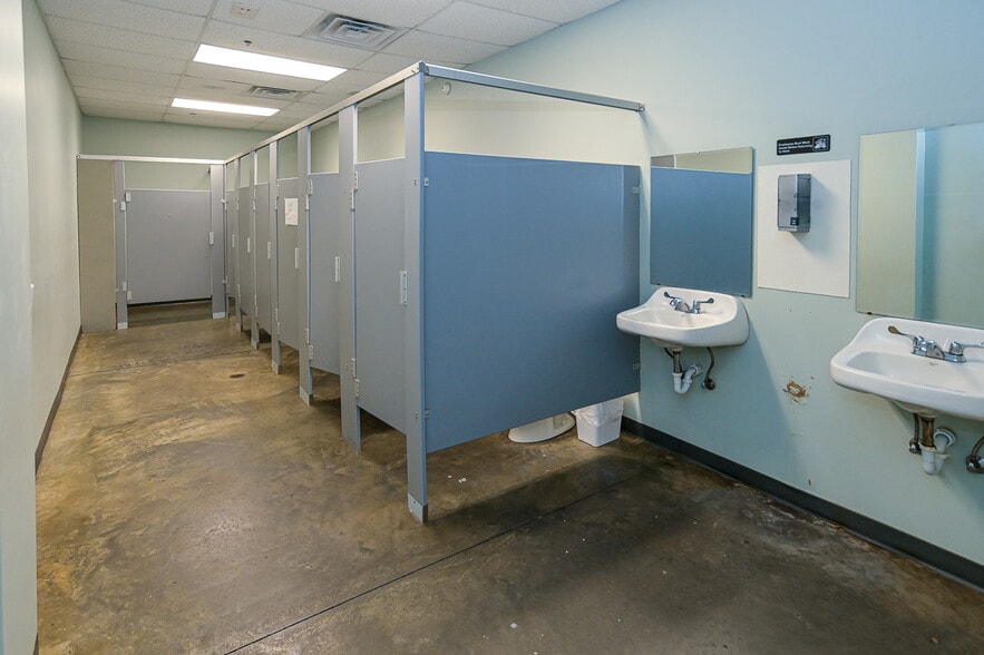 More Photos Of 4100 AL Highway 69, Guntersville Sports And Entertainment For Sale