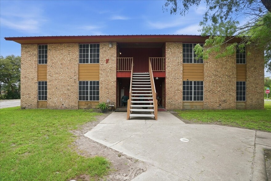 More Photos Of 600 E Crockett St, Beeville Apartments For Sale