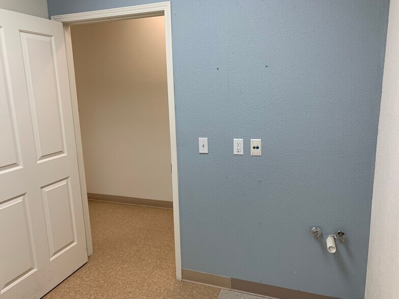 More Photos Of 35400 Bob Hope Dr, Rancho Mirage Medical For Sale