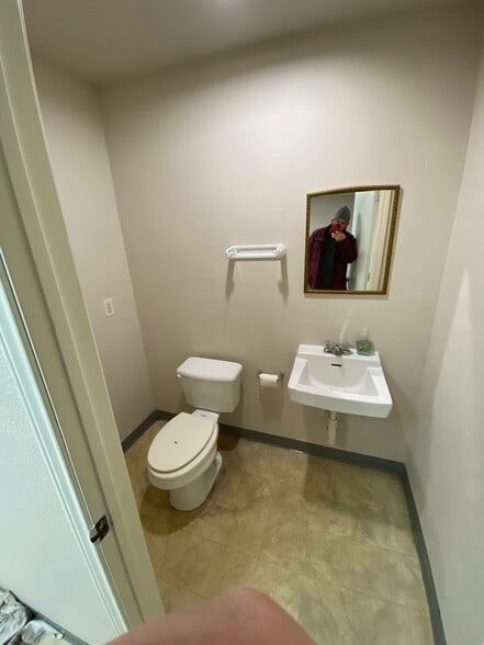 More Photos Of 629 National Dr, Rockwall Warehouse For Lease