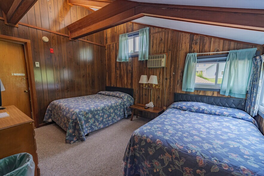 More Photos Of 6 Abroad Rd, West Dover Hotel For Sale