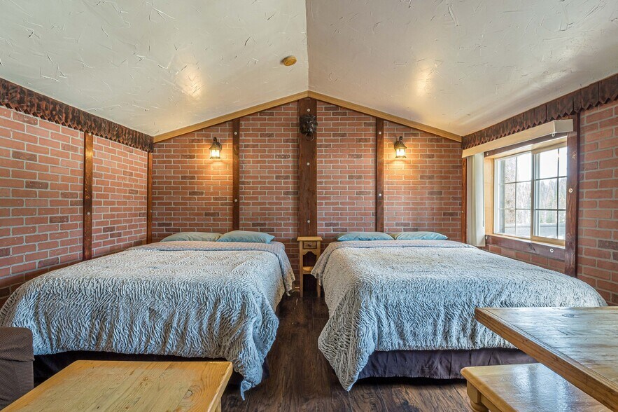 More Photos Of 21221 Baron Lake Dr, Cedaredge Hotel For Sale