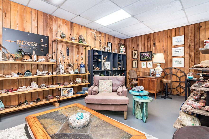 More Photos Of 3110 SE Highway 101, Lincoln City Storefront For Sale