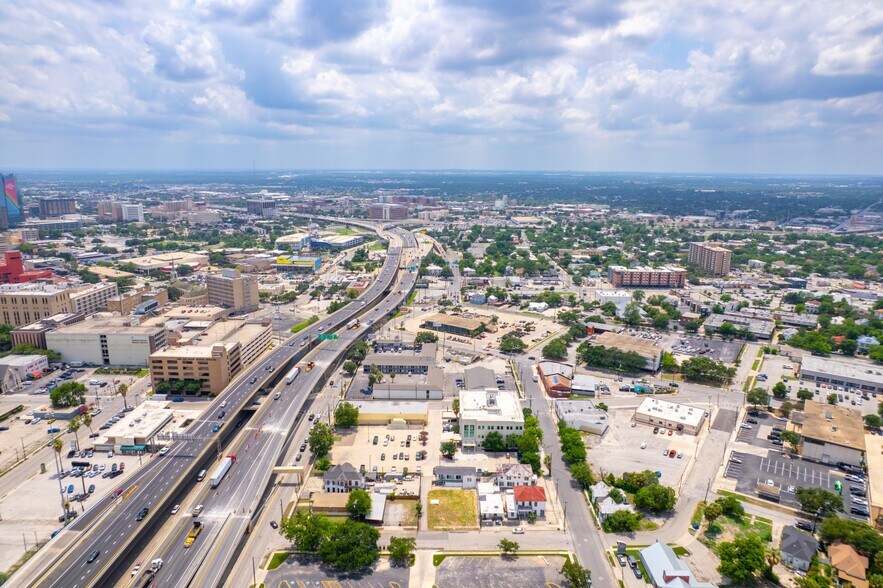 More Photos Of 718 Lexington Ave, San Antonio Medical For Lease