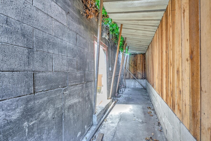 More Photos Of 1227 San Pablo Ave, Berkeley Storefront For Sale